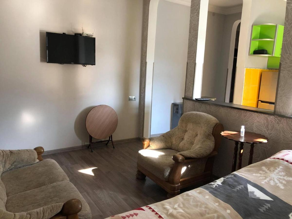 博尔若米 Our House酒店 外观 照片